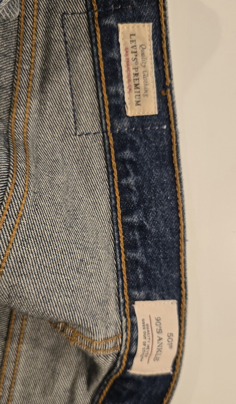 Levi's 501 '90s Ankle Relaxed Straight Leg Jeans - Picture 8 of 10